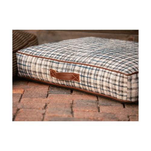 Wallace, Lottie and Me Dog Bed Plaid - Image 3