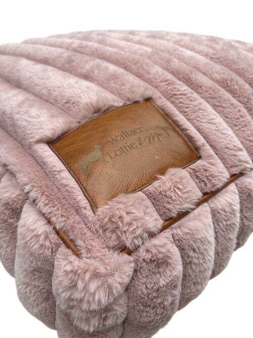 Wallace, Lottie and Me Dog Bed Pink Fluffy - Image 4